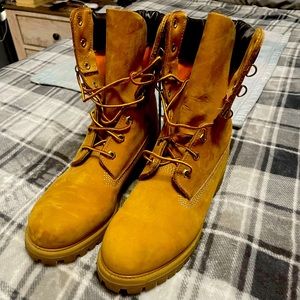Timberland men’s work boots size 7. Only worn 3 times.